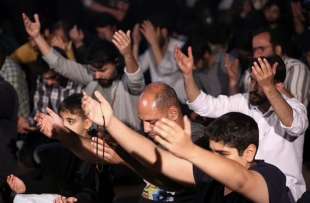 iraniani pregano per ebrahim raisi
