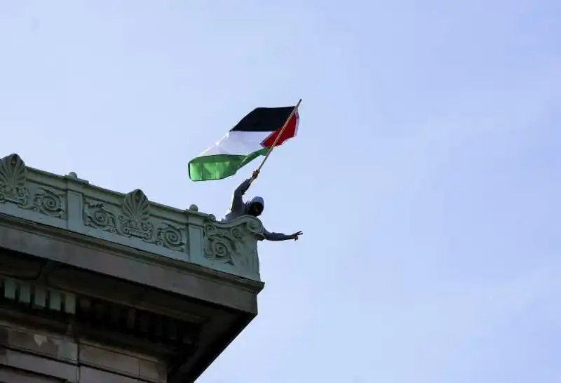 la polizia fa irruzione alla columbia university   8