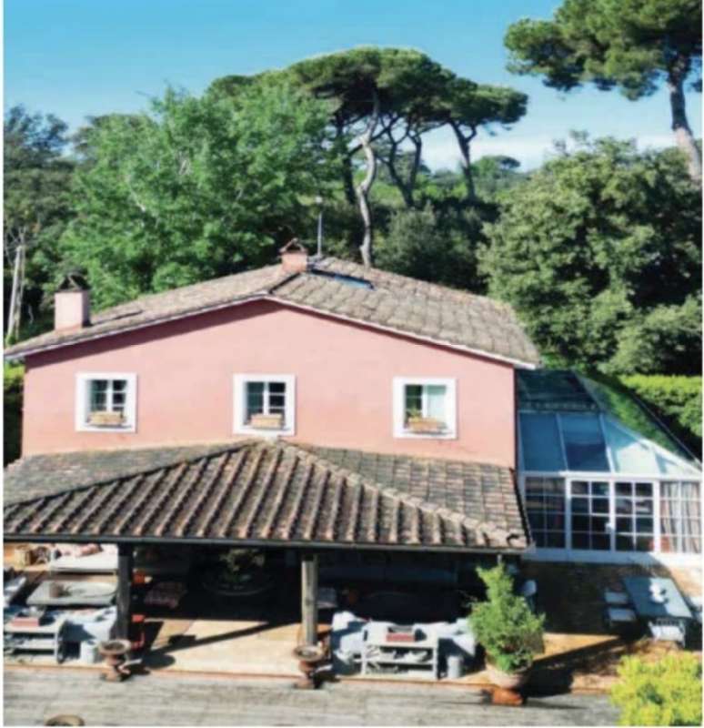 LA VERANDA DI VILLA SANTANCHE NEL PARCO DI MARINA DI PIETRASANTA