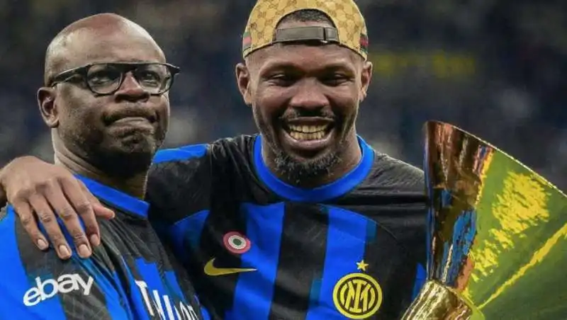 lilian e marcus thuram alla festa scudetto dell'inter  1