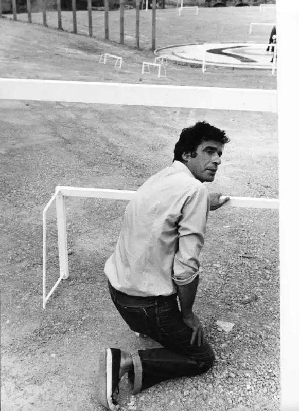 mambor,  allevamenti di campi da football  via sabotino, estate romana, 1979, courtesy archivio mambor