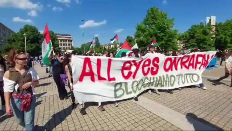 manifestazioni pro palestina al salone del libro di torino. 4