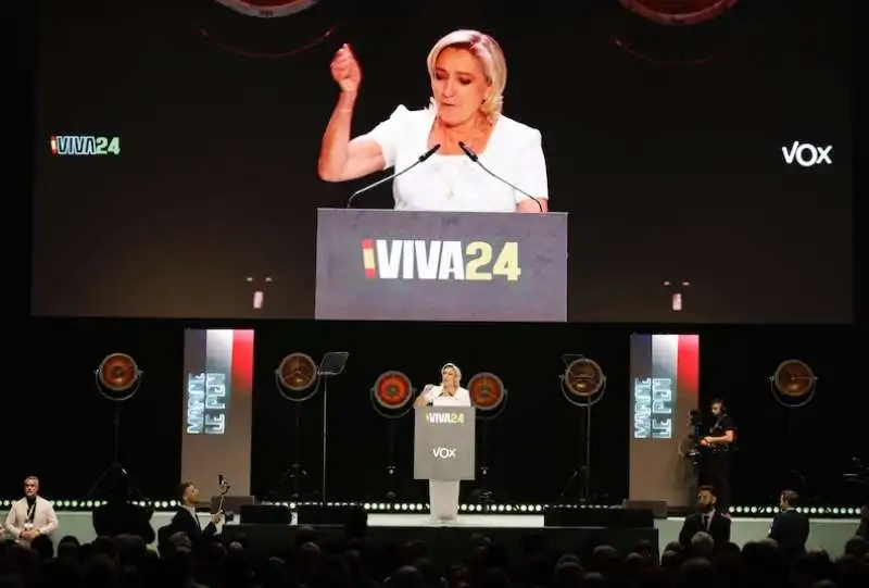 marine le pen a viva24, la convention di vox a madrid