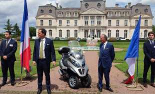 MESSO ALL ASTA LO SCOOTER DI FRANC?OIS HOLLANDE