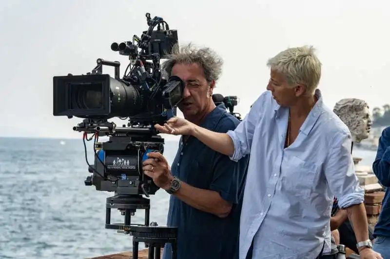 paolo sorrentino and daria d'antonio  sul set di parthenope photo by gianni fiorito.