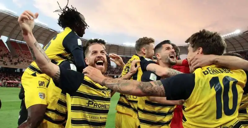 parma promosso in serie a  