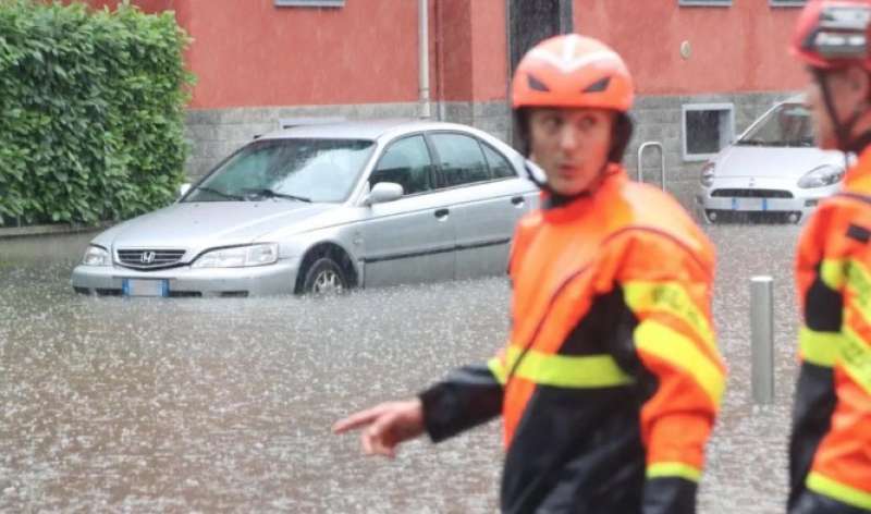 pioggia e allagamenti a milano