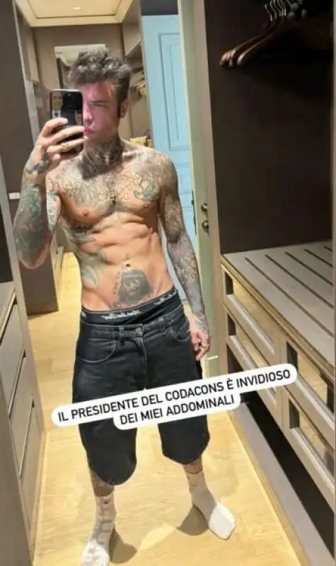 post di fedez contro il presidente del codacons carlo rienzi