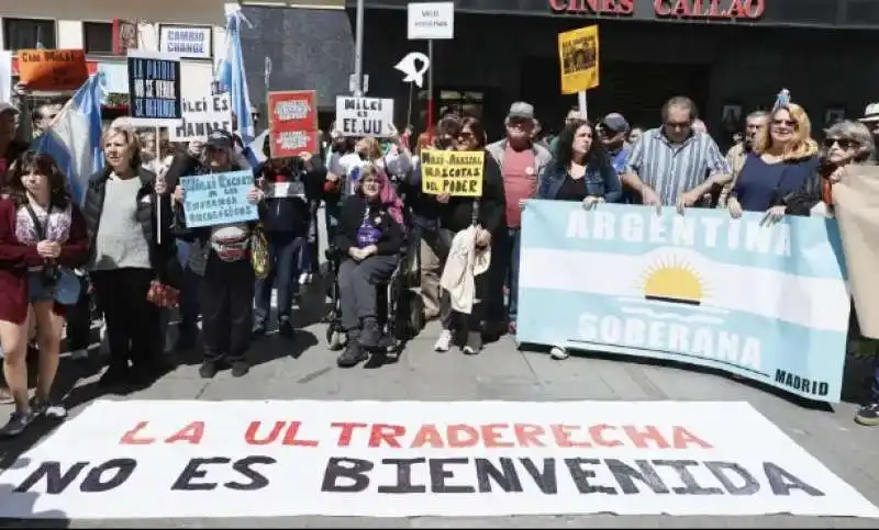 protesta a madrid contro il raduno di ecr   3