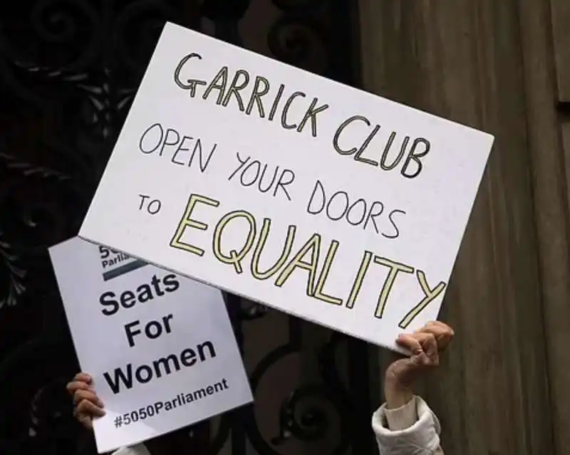 protesta al garrick club   1