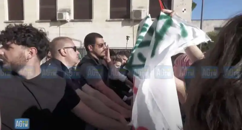 protesta degli studenti della sapienza contro la visita di mattarella  19