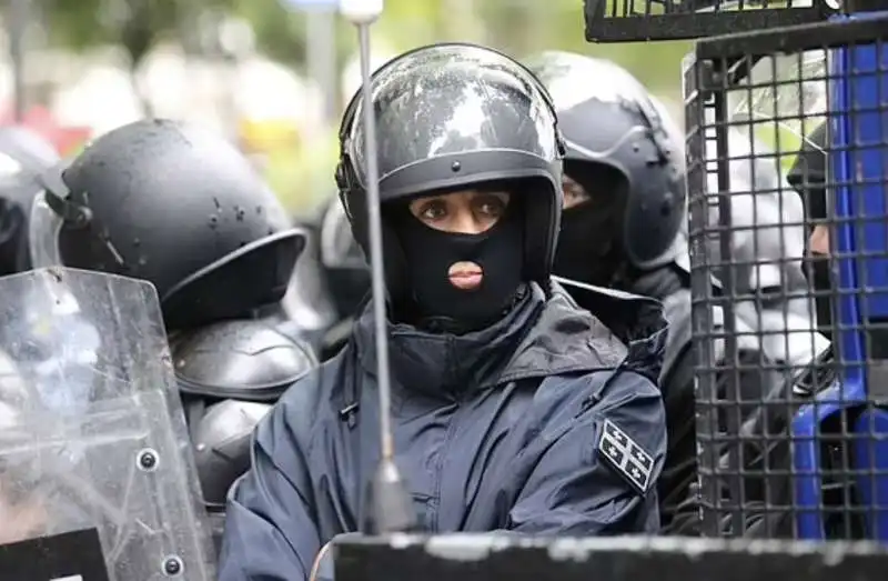 proteste contro la legge sugli agenti stranieri a tbilisi, georgia   11