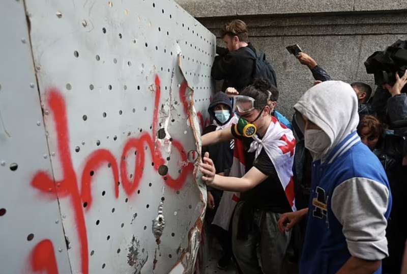 proteste contro la legge sugli agenti stranieri a tbilisi, georgia 14