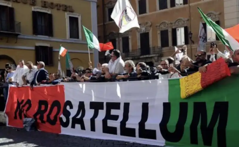 PROTESTE DEL M5S CONTRO IL ROSATELLUM 