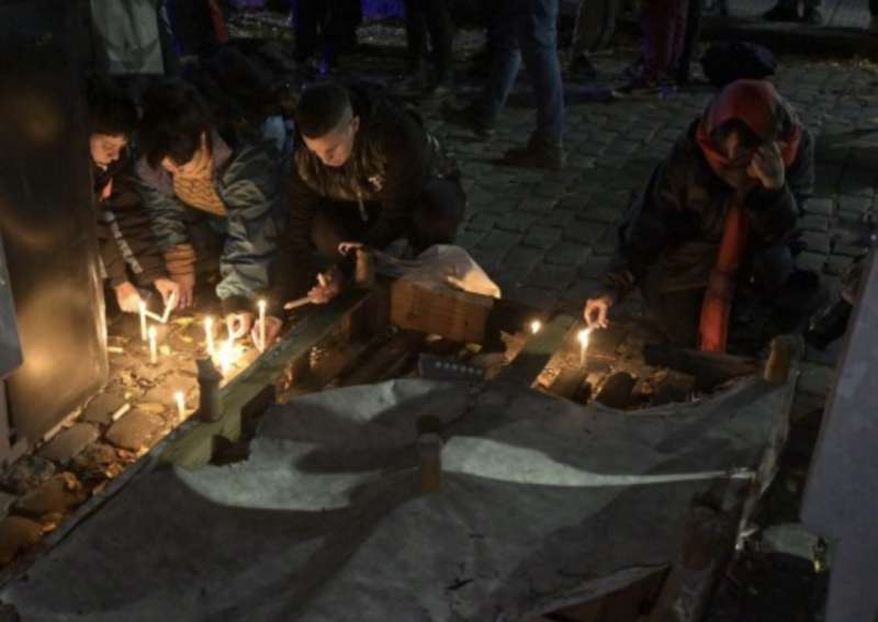 proteste per la morte di tre lesbiche in argentina