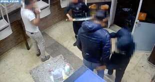 rapina con machete in una pizzeria di bologna