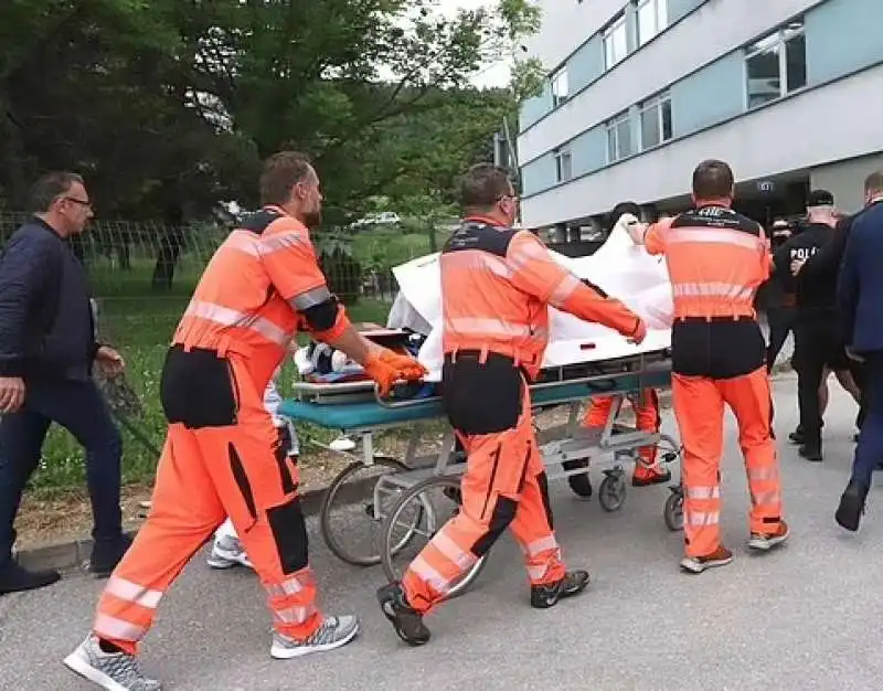 robert fico trasportato in ospedale 1