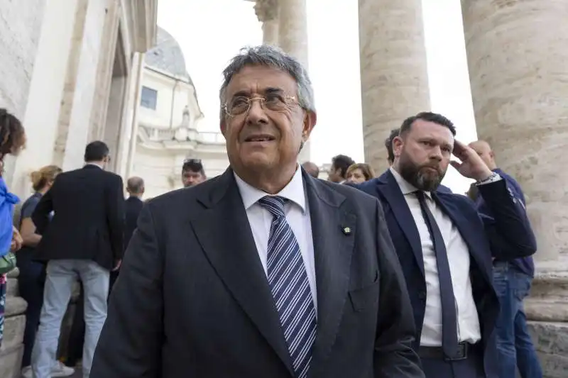 roberto sergio   1   al funerale di franco di mare   