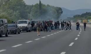 scontri in autostrada tra ultras della juve e dell'atalanta