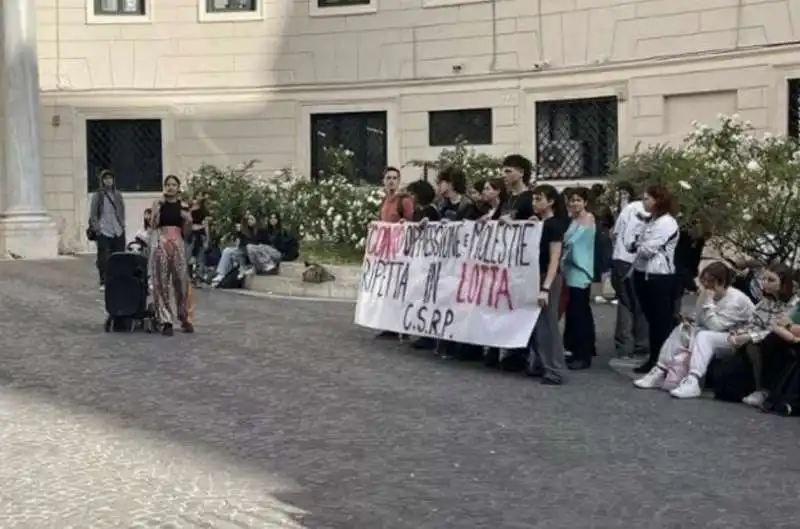 SIT-IN AL LICEO RIPETTA DI ROMA