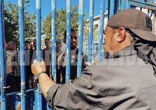 steven seagal in un campo di prigionia a olenivka