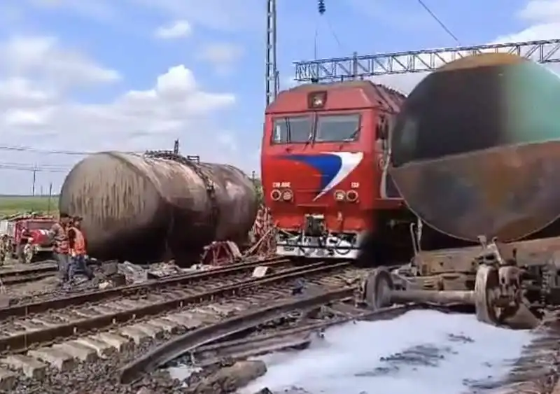 treno russo deragliato a volgograd   2