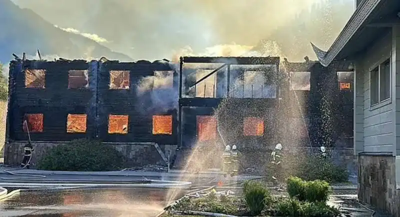 villa di putin in fiamme   1