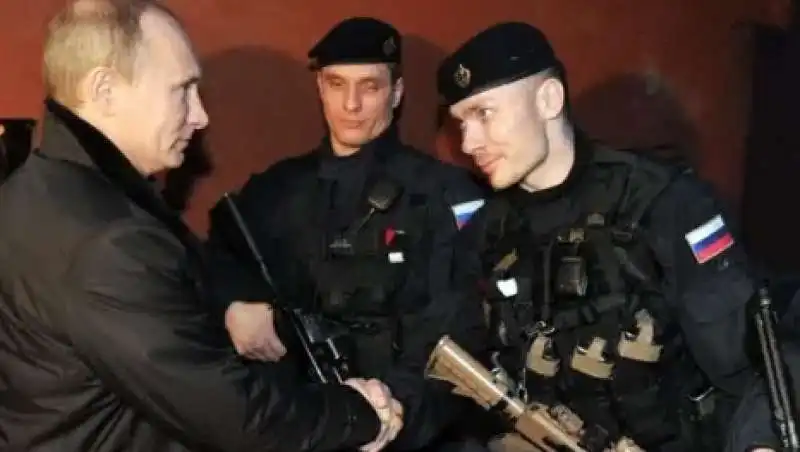 VLADIMIR PUTIN - AGENTI DELL FSB - SERVIZI SEGRETI RUSSI