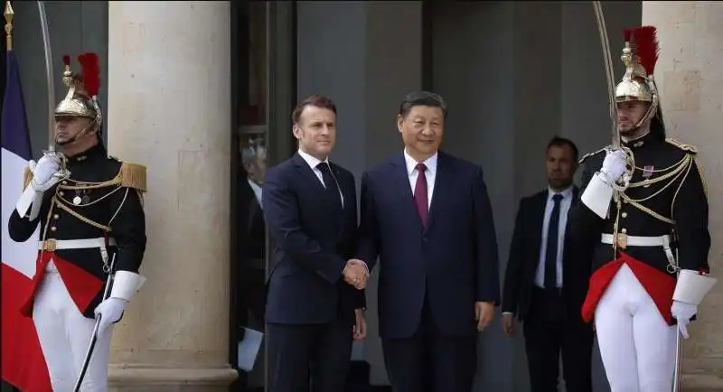 XI JINPING E EMMANUEL MACRON ALL ELISEO