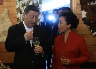 xi jinping e peng liyuan in un rifugio di montagna sui pirenei