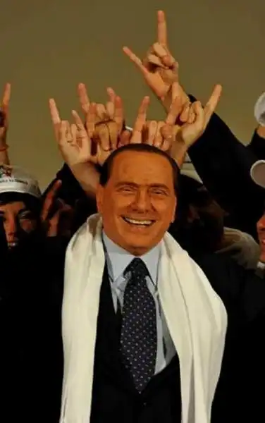 berlusconi corna 