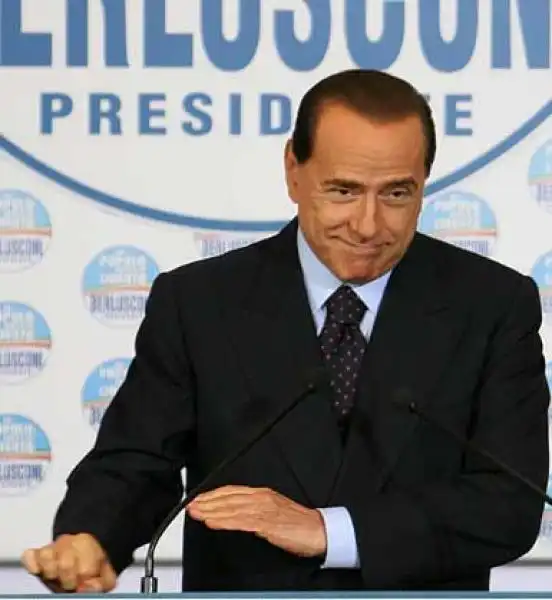 berlusconi ombrello vaffa 