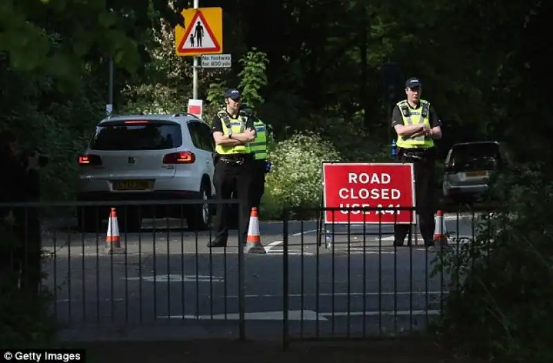 BILDERBERG L ARRIVO E LE MISURE DI SICUREZZA AL WATFORD HOTEL 