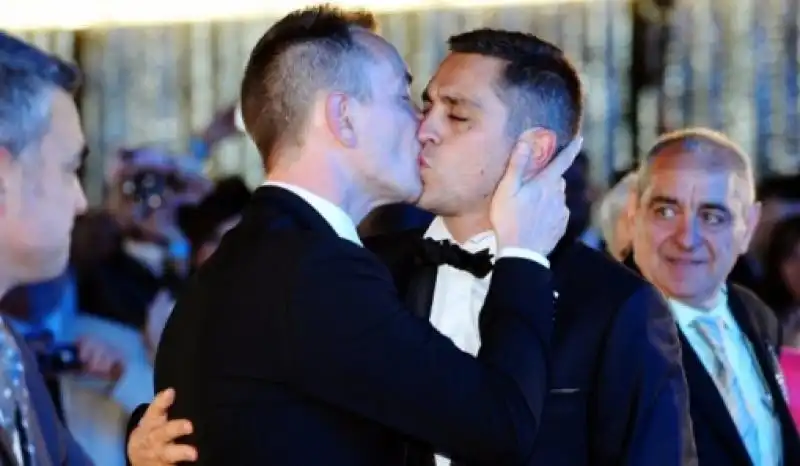 bruno e vincent primo matrimonio gay in francia 