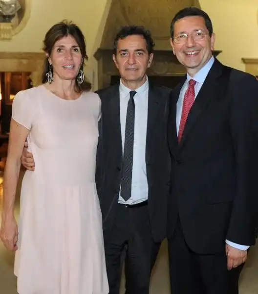 Camilla e Pietro Valsecchi con Ignazio Marino 