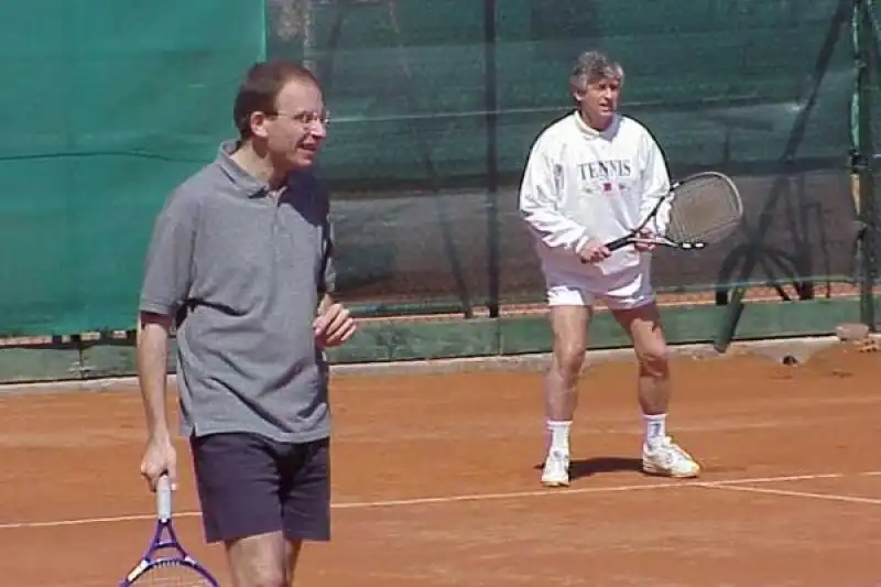 enrico letta e gianni rivera giocano a tennis a orbetello 