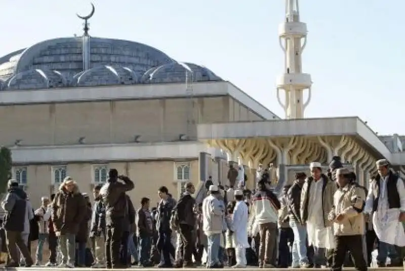 FEDELI IN PREGHIERA ALLA MOSCHEA DI ROMA 