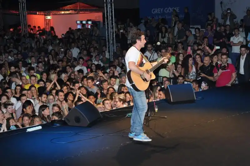 Federico Zampaglione sul palco del Gay Village 