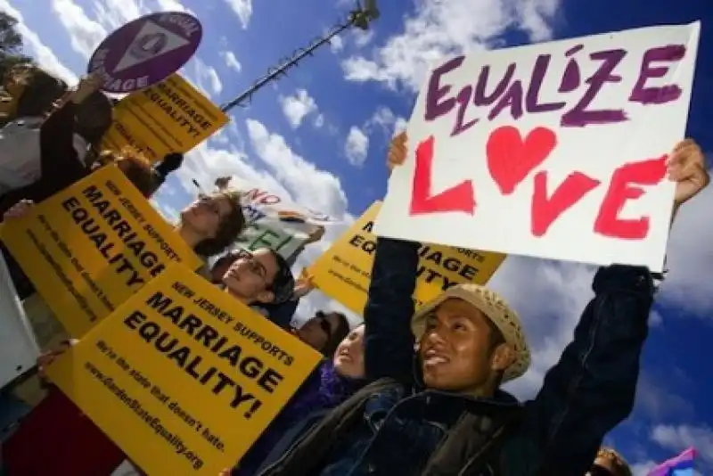 GAY FESTEGGIANO PER LA PRONUNCIA DELLA CORTE SUPREMA SUL DOMA