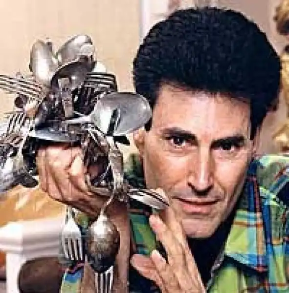 URI GELLER  