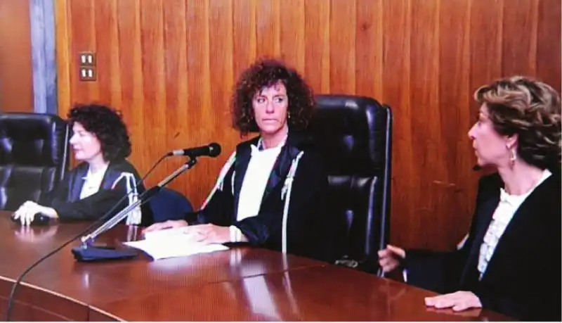 I GIUDICI DELLA QUARTA SEZIONE PENALE DEL TRIBUNALE DI MILANO - ORSOLA DE CRISTOFARO - GIULIA TURRI - CARMEN D'ELIA.png