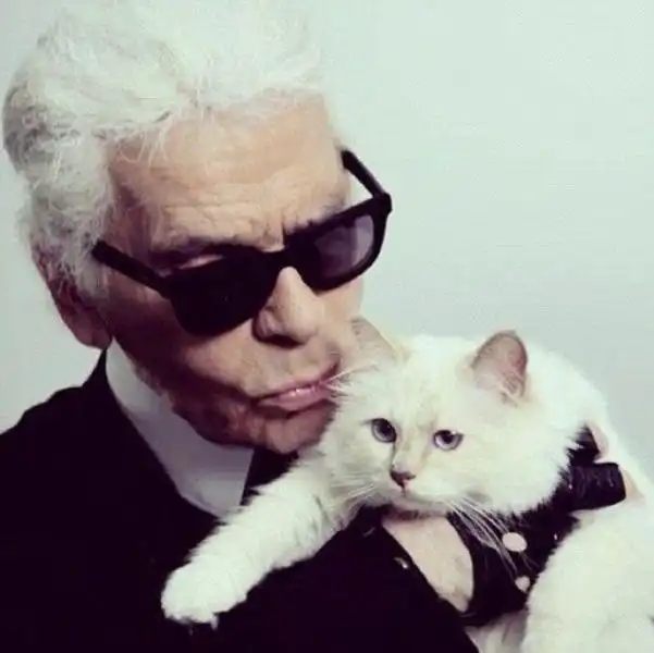 KARL LAGERFELD E LA SUA GATTA CHOUPETTE 