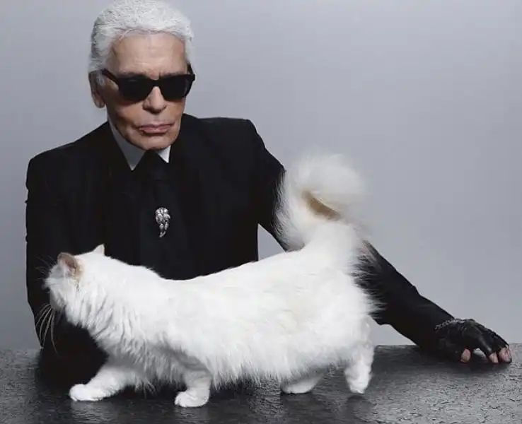 KARL LAGERFELD E LA SUA GATTA CHOUPETTE 