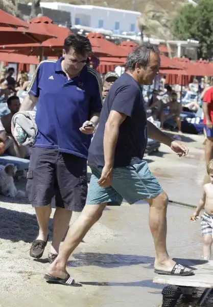 MICHEL PLATINI IN VACANZA A MYKONOS FOTO LAPRESSE 