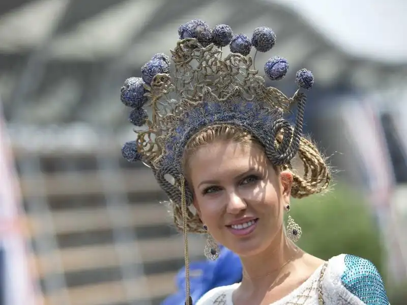 model natalia kapchuk donned a highly detailed headpiece 