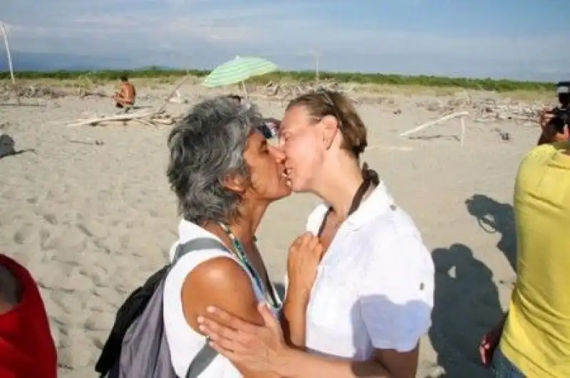 PAOLA CONCIA E RICARDA AL MARE