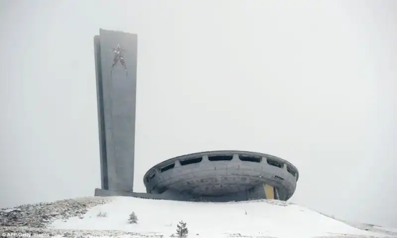 LA SEDE DEL PARTITO COMUNISTA BULGARO SUL MONTE BUZLUDZHA 