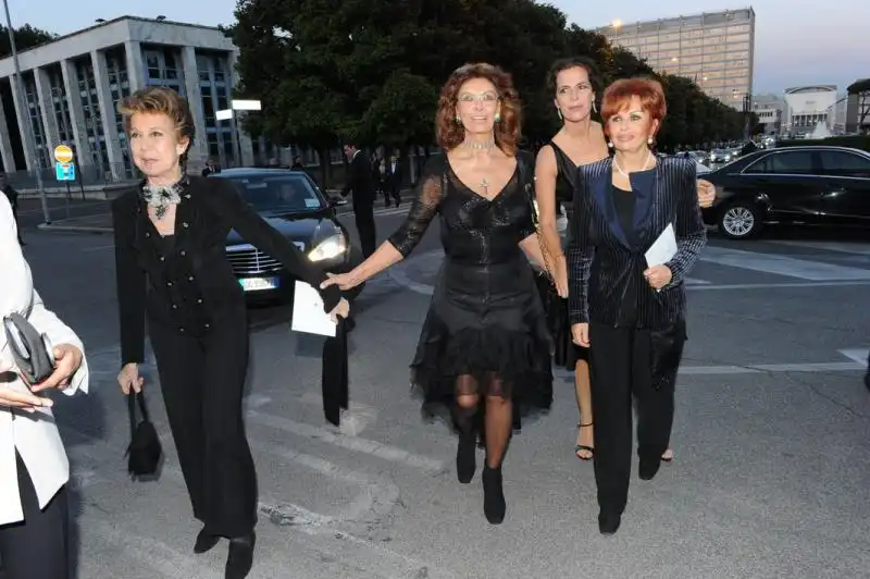 Sophia Loren Maria Scicolone e Roberta Armani 