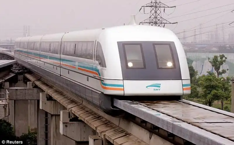 TRENI FLUTTUANTI MAGLEV ATTIVI A SHANGAI 