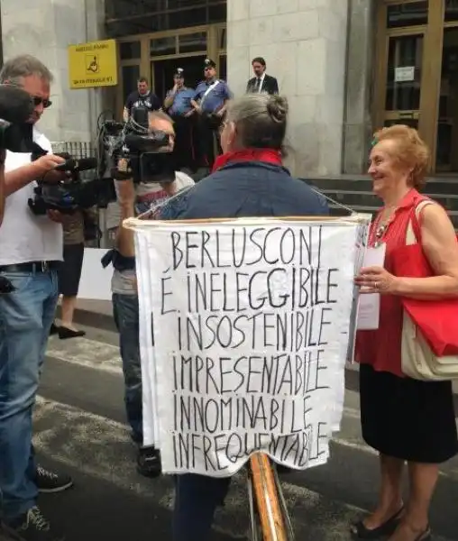 AL TRIBUNALE DI MILANO PER LA SENTENZA BERLUSCONI RUBY 